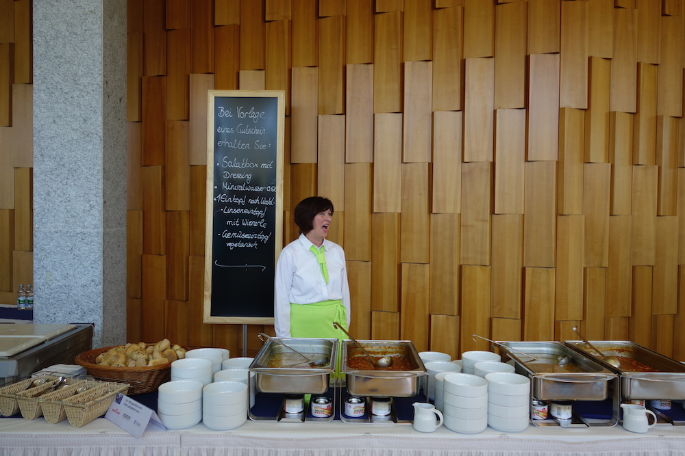 all inclusive? Noch nicht ganz, aber das Mittagessen gehörte in diesem Jahr bereits zum Kongress-Service.