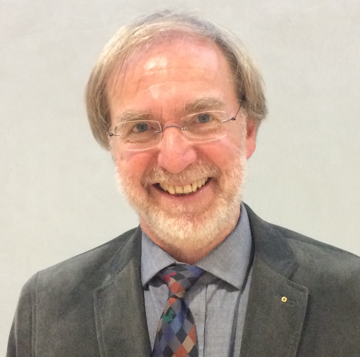 Freut sich über die klar gewonnene Stichwahl zum Amt des 2. bpt-Vizepräsidenten: Dr. Karlheinz Schulte (Foto: © WiSiTiA/jh)