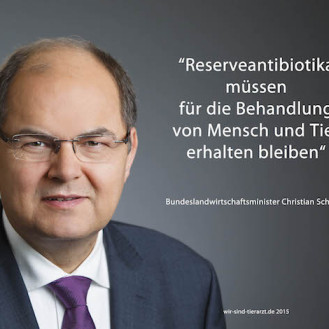 Bundeslandwirtschaftsminister Christian Schmidt zum Eckpunkte-Papier "weitere Regelungen für den Einsatz von Antibiotika bei Tieren". (Foto: ©BMEL/Köhler - Montage: WiSiTiA/jh)