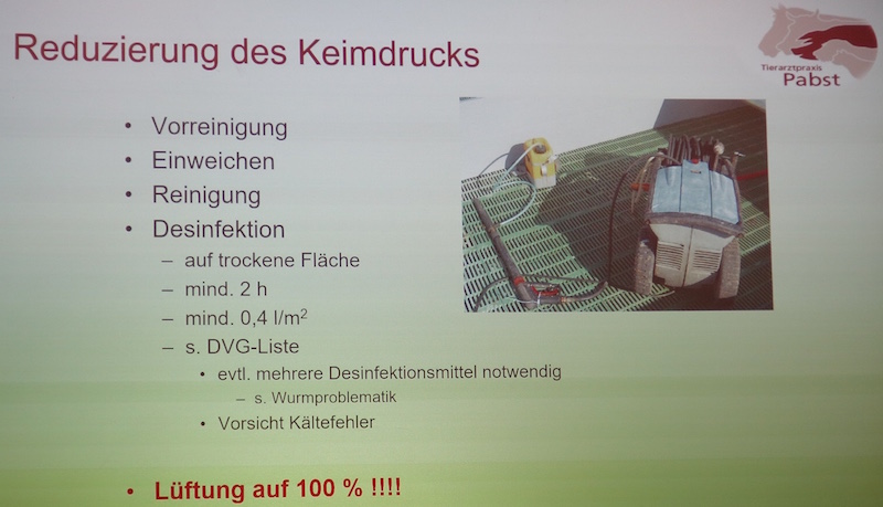 Desinfektionsmittel wirken nur dann optimal, wenn die Menge für die Rahmenbedingungen korrekt berechnet ist. (Foto: © Vortrag T. Pabst / AVA 2016)