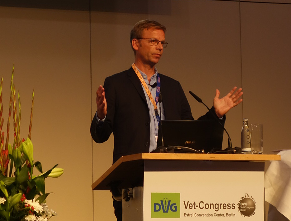 Tier haben ein Bewußtsein. Sie sind keine Sache – der Theologe Dr. Rainer Hagencord auf der Eröffnung des DVG-Vet-Congress 2016. (Foto: © WiSiTiA/jh)