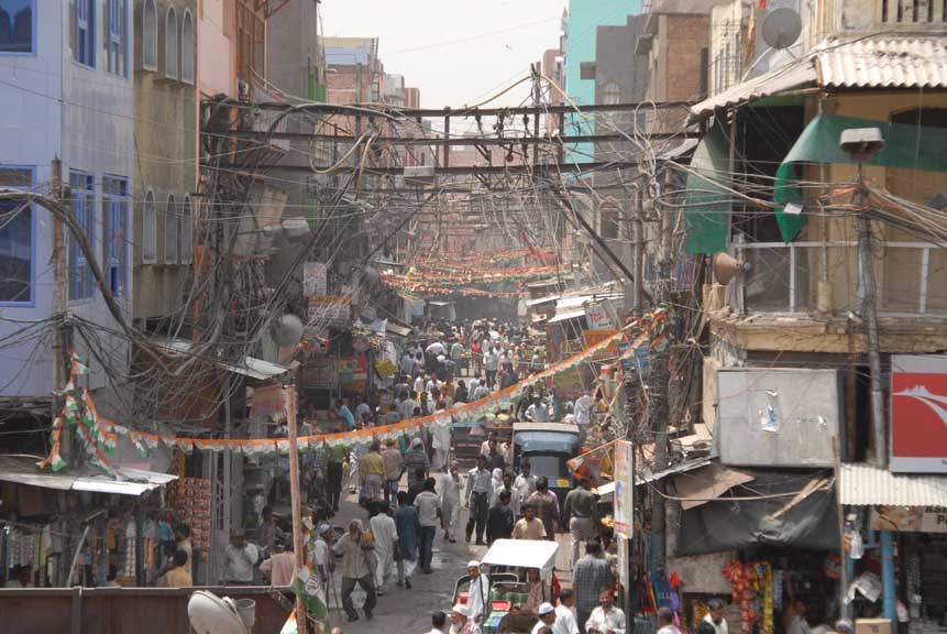 Auf dem Weg zum Hammelessen im muslimischen Teil von Delhi (Foto: © Henrik Hofmann