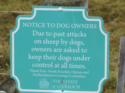 Hinweistafel für Hundebesitzer, Schottland